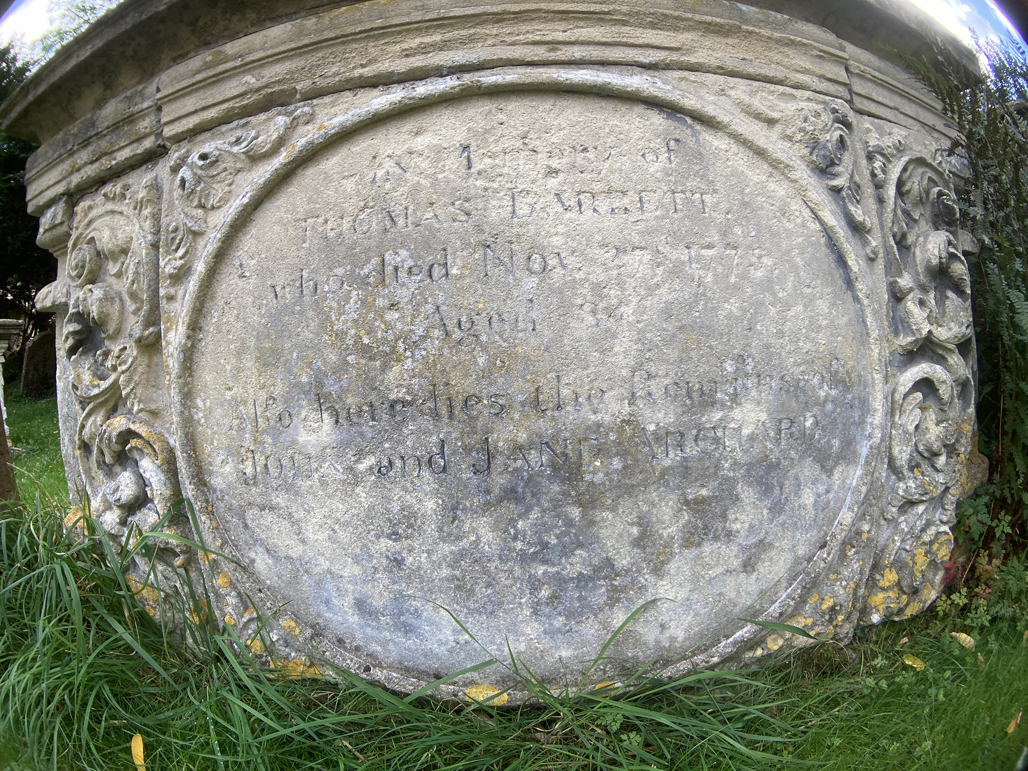 Gravestone taken with Moment O series 170 Superfish lens